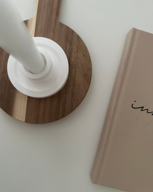 Minimalistischer Stabkerzenhalter