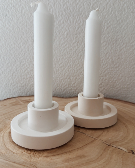 Minimalistischer Stabkerzenhalter