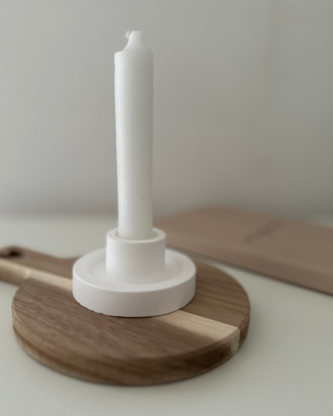Minimalistischer Stabkerzenhalter